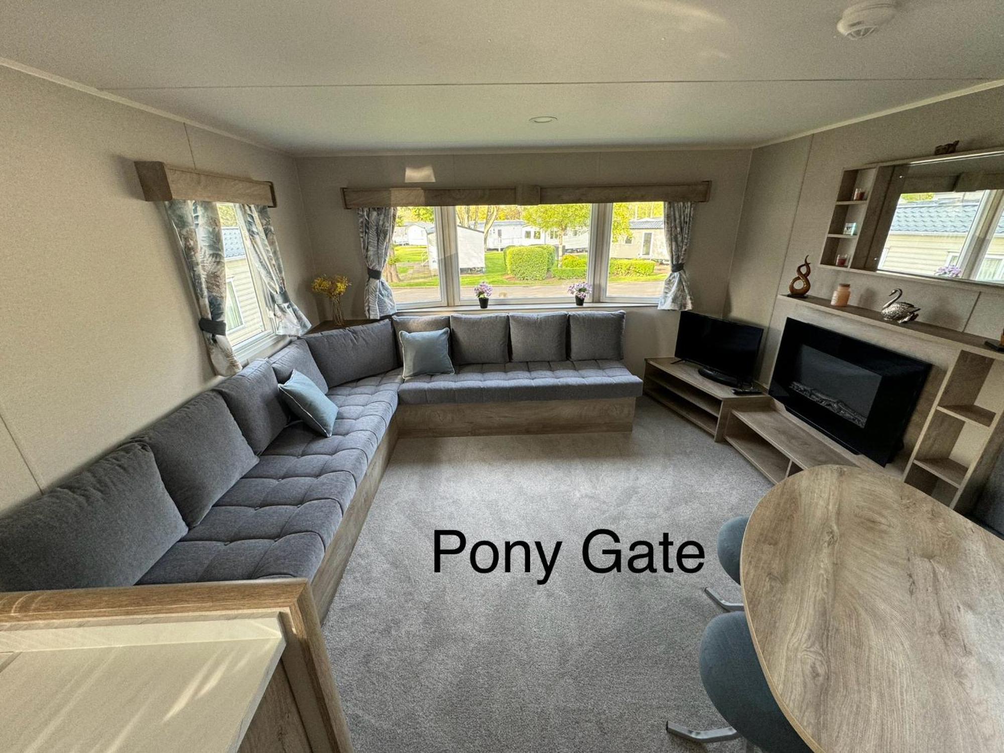 Pony Gate Caravan On Haggerstone Castle West Lawn Berwick Upon Tweed المظهر الخارجي الصورة